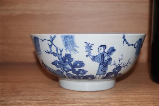 A Chinese blue and white bowl and sleeve vase Sleeve vase H.24cm